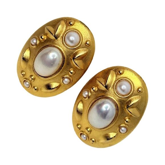 White Pearl Cabochon Clip On Button Earrings Brushed Gold Tone Cut Out - Picture 4 of 9